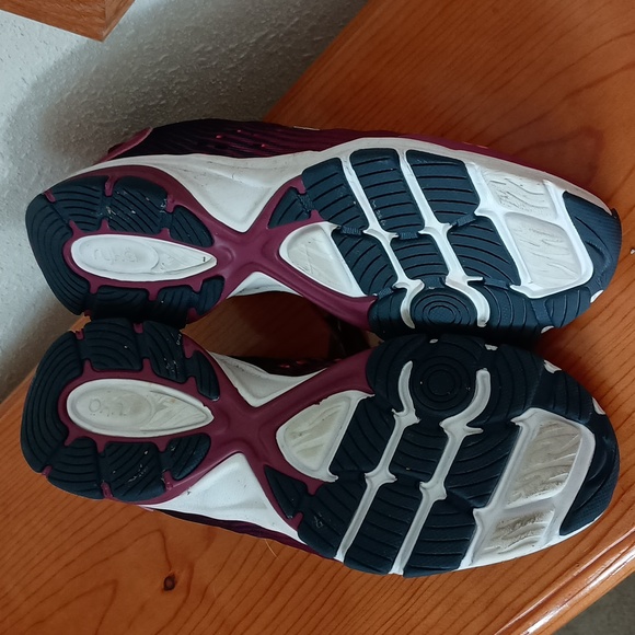 Ryka Vivid RZX walking shoes - Picture 2 of 3